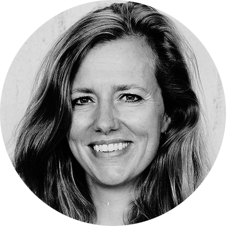 Foto van coachee Ramona bij de testimonial over haar coachingtraject bij Silvia van der Cammen van Begrace over persoonlijk leiderschap. Geholpen pad als professional en mens te vinden.